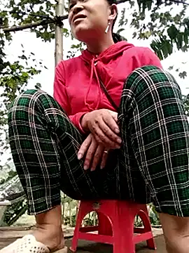 Snapshot of Seductive_slut chatting on December 14, 2025, 2:39 am Seductive slut online show from December 14, 2025, 2:39 am