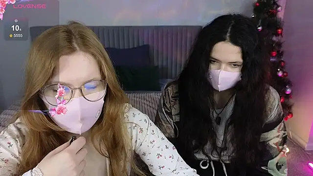 Snapshot of CaramelCigarettesss chatting on December 16, 2025, 1:21 am CaramelCigarettesss online show from December 16, 2025, 1:21 am