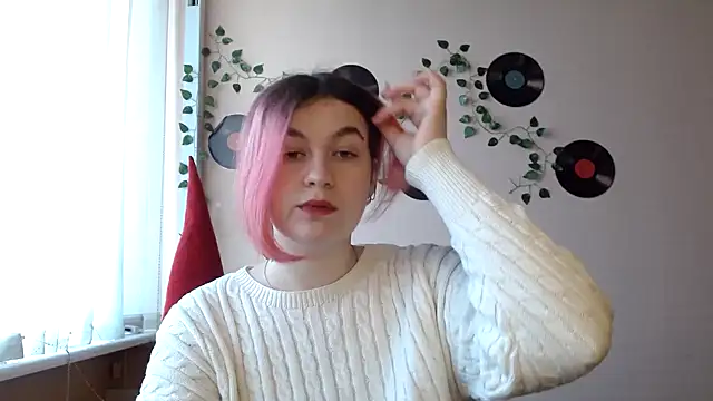 Aura  Myst online show from December 18, 2025, 12:44 pm