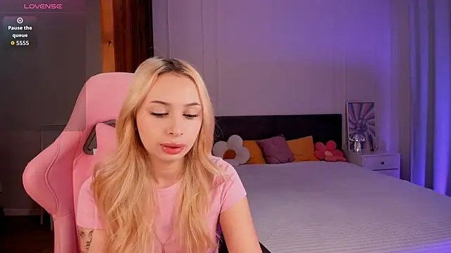 Snapshot of LanaMiracle chatting on December 16, 2025, 4:28 am LanaMiracle online show from December 16, 2025, 4:28 am