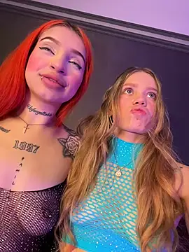 Snapshot of Railey_And_Megan chatting on December 17, 2025, 4:02 pm Railey And Megan online show from December 17, 2025, 4:02 pm