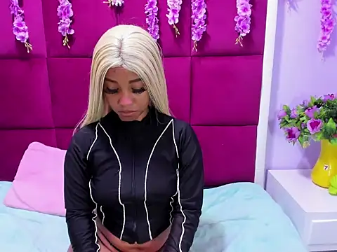 luna owens  online show from December 19, 2025, 3:13 am