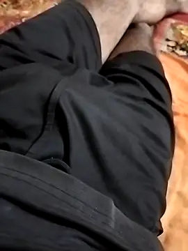 Snapshot of Lovegirls1818 chatting on December 15, 2025, 6:06 am Lovegirls1818 online show from December 15, 2025, 6:06 am