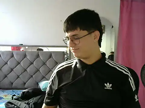 Snapshot of ken_wolflover chatting on December 15, 2025, 9:19 pm ken wolflover online show from December 15, 2025, 9:19 pm