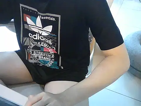 Snapshot of YourBoYyyyyyyy chatting on December 15, 2025, 6:28 am YourBoYyyyyyyy online show from December 15, 2025, 6:28 am