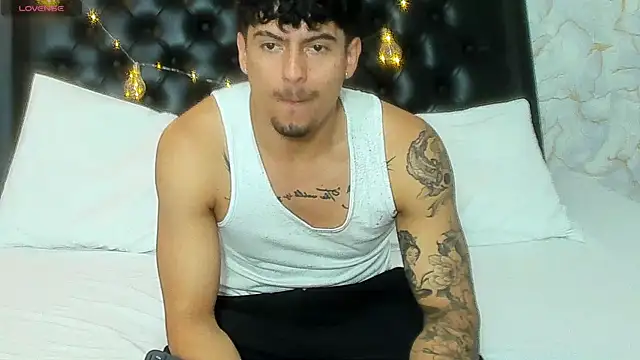 Snapshot of sergiostonne_01 chatting on December 16, 2025, 3:22 am sergiostonne 01 online show from December 16, 2025, 3:22 am