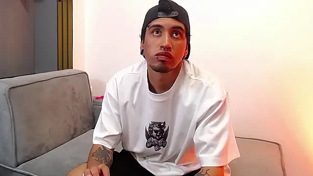 Snapshot of ChrisLyonss chatting on December 15, 2025, 8:35 pm ChrisLyonss online show from December 15, 2025, 8:35 pm