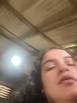 Snapshot of Maduzinha_ofc chatting on December 15, 2025, 1:37 pm Maduzinha ofc online show from December 15, 2025, 1:37 pm