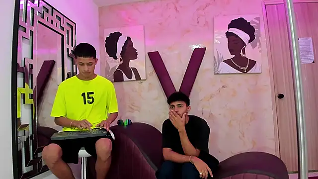 Snapshot of DIAMOND_BLACKS chatting on December 15, 2025, 7:23 am DIAMOND BLACKS online show from December 15, 2025, 7:23 am