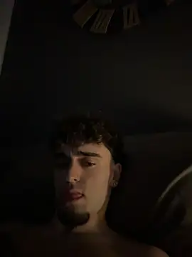 Snapshot of rich_papi chatting on December 14, 2025, 3:34 am rich papi online show from December 14, 2025, 3:34 am