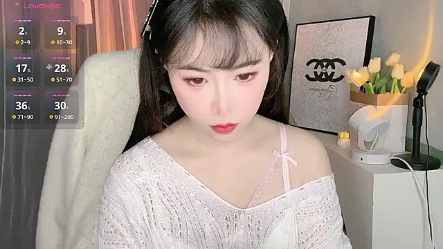 Snapshot of Anna25899 chatting on December 16, 2025, 5:23 am Anna25899 online show from December 16, 2025, 5:23 am