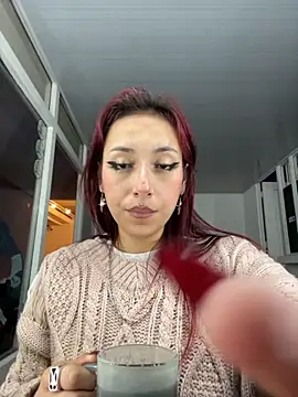 Snapshot of HoneyRed3 chatting on December 16, 2025, 4:28 am HoneyRed3 online show from December 16, 2025, 4:28 am