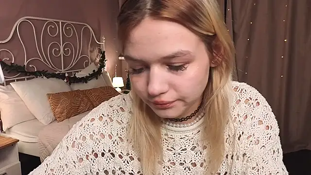 Snapshot of KianaVision chatting on December 15, 2025, 5:44 am KianaVision online show from December 15, 2025, 5:44 am