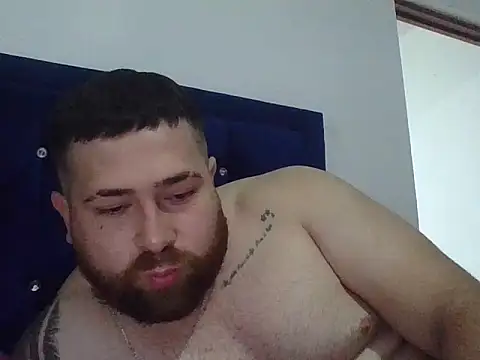 hammerwhite01 online show from December 16, 2025, 1:27 pm