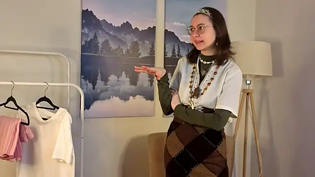 Snapshot of MartyHudon chatting on December 15, 2025, 4:06 am MartyHudon online show from December 15, 2025, 4:06 am