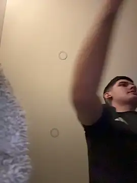 Snapshot of Valentino_ceratti chatting on December 16, 2025, 12:04 am Valentino ceratti online show from December 16, 2025, 12:04 am