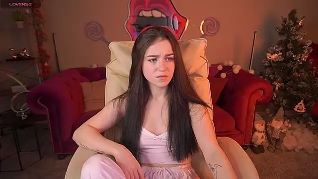 Snapshot of OliviaDesire chatting on December 18, 2025, 9:43 pm OliviaDesire online show from December 18, 2025, 9:43 pm