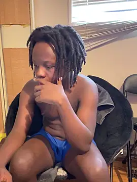 Snapshot of YourLittleBoyfriend chatting on December 13, 2025, 7:53 pm YourLittleBoyfriend online show from December 13, 2025, 7:53 pm