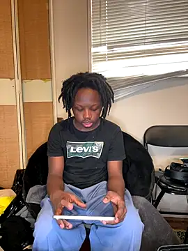 Snapshot of YourLittleBoyfriend chatting on December 14, 2025, 10:14 pm YourLittleBoyfriend online show from December 14, 2025, 10:14 pm