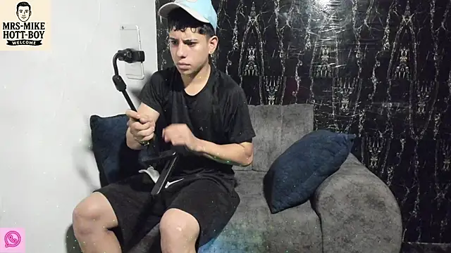 Snapshot of Mrs-mike-hott-boy chatting on December 16, 2025, 3:44 am Mrs-mike-hott-boy online show from December 16, 2025, 3:44 am