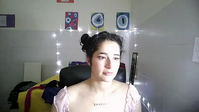 caramel-hotty online show from December 15, 2025, 12:48 am