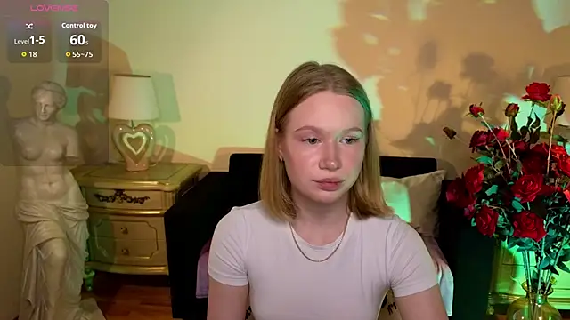 Snapshot of RebeccaLewis chatting on December 15, 2025, 11:25 am RebeccaLewis online show from December 15, 2025, 11:25 am