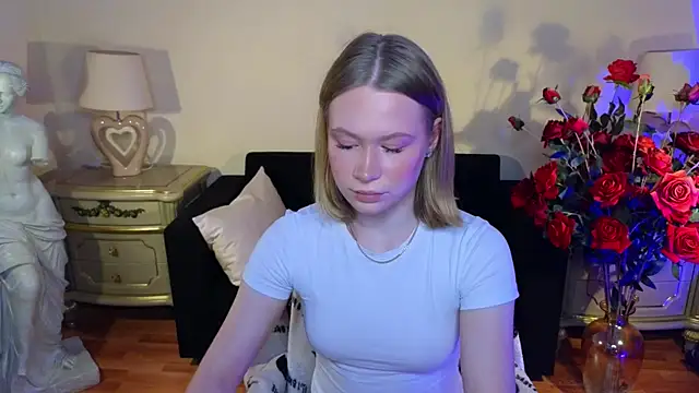 Snapshot of RebeccaLewis chatting on December 16, 2025, 11:26 am RebeccaLewis online show from December 16, 2025, 11:26 am