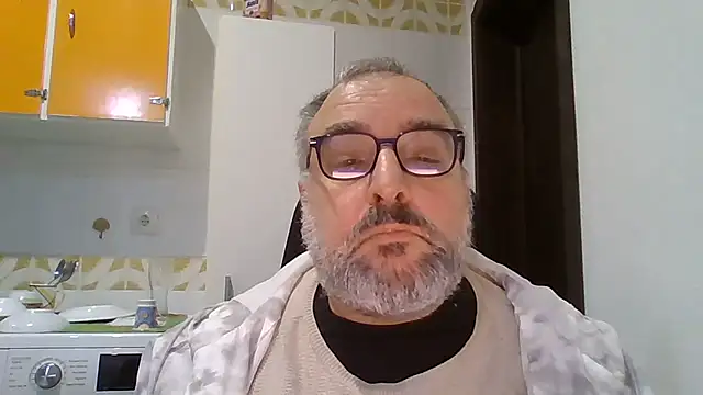 Snapshot of UrsoHardBRPT chatting on December 15, 2025, 6:56 pm UrsoHardBRPT online show from December 15, 2025, 6:56 pm