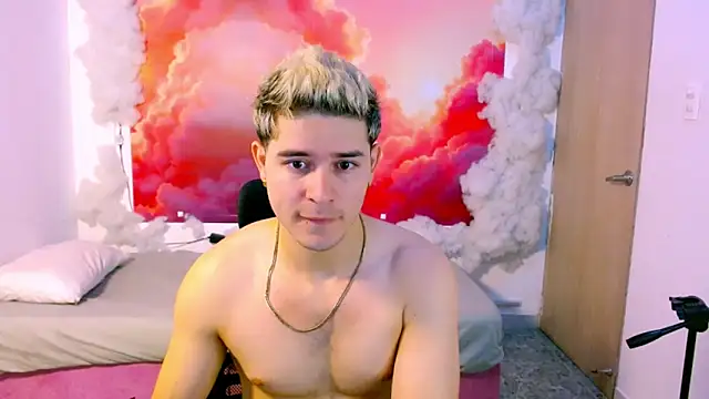 Snapshot of RayanLynxx chatting on December 15, 2025, 7:18 pm RayanLynxx online show from December 15, 2025, 7:18 pm