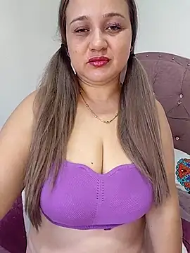 Snapshot of MMia_18 chatting on December 13, 2025, 8:47 pm MMia 18 online show from December 13, 2025, 8:47 pm