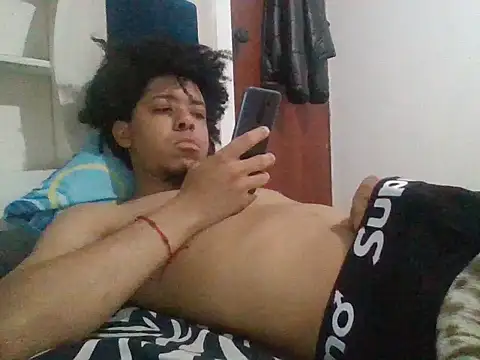 alejandro31727 online show from December 14, 2025, 11:53 pm