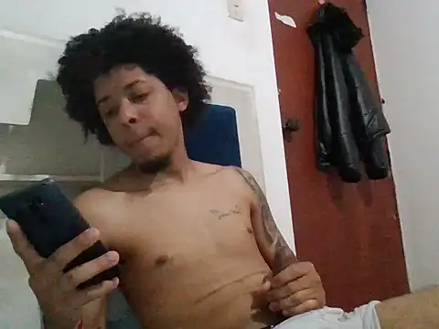 alejandro31727 online show from December 15, 2025, 7:51 pm