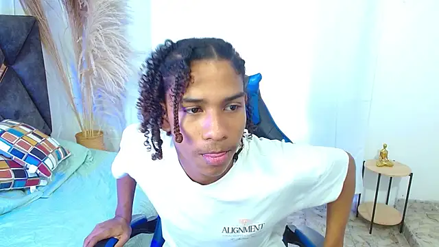 Snapshot of angelll18_ chatting on December 18, 2025, 8:48 pm angelll18 online show from December 18, 2025, 8:48 pm