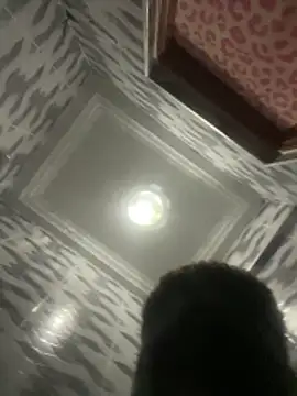 melaninpoppop online show from December 18, 2025, 1:22 am