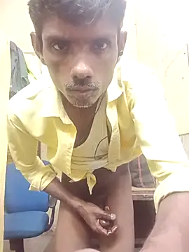 Snapshot of Akash32y chatting on December 13, 2025, 7:53 pm Akash32y online show from December 13, 2025, 7:53 pm