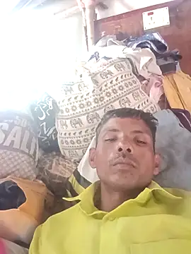 Snapshot of Akash32y chatting on December 15, 2025, 8:29 am Akash32y online show from December 15, 2025, 8:29 am