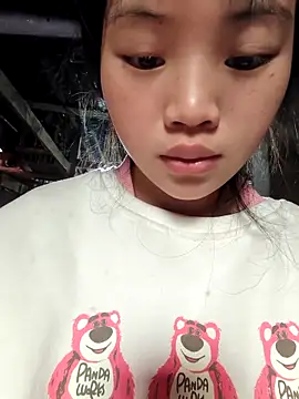 Snapshot of Quieny-x chatting on December 15, 2025, 5:01 am Quieny-x online show from December 15, 2025, 5:01 am