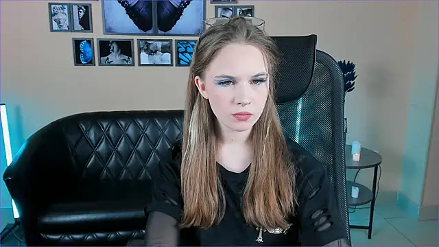 Snapshot of SsoniaRay chatting on December 18, 2025, 7:36 am SsoniaRay online show from December 18, 2025, 7:36 am