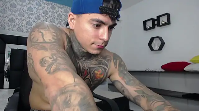 Snapshot of LoganCollins_ chatting on December 16, 2025, 12:10 pm LoganCollins online show from December 16, 2025, 12:10 pm