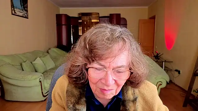 Snapshot of Betty_Bricks chatting on December 14, 2025, 7:58 am Betty Bricks online show from December 14, 2025, 7:58 am