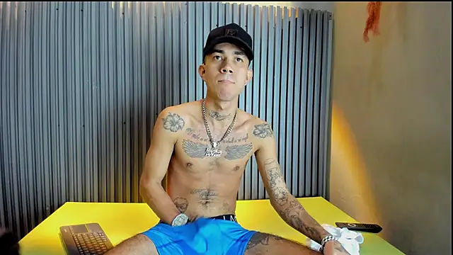 Snapshot of AYALA_TATTOO chatting on December 15, 2025, 10:14 pm AYALA TATTOO online show from December 15, 2025, 10:14 pm