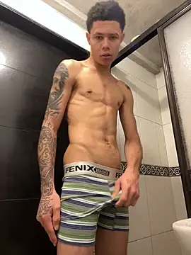 Snapshot of Danseuz chatting on December 14, 2025, 3:39 pm Danseuz online show from December 14, 2025, 3:39 pm