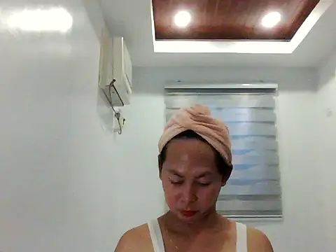 Snapshot of Seductive_diana chatting on December 16, 2025, 5:34 am Seductive diana online show from December 16, 2025, 5:34 am