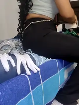 SHARLOT2427 online show from December 18, 2025, 9:43 pm