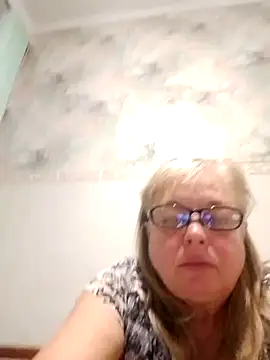 Snapshot of LinaLight88 chatting on December 17, 2025, 8:59 pm LinaLight88 online show from December 17, 2025, 8:59 pm