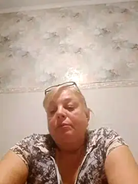 Snapshot of LinaLight88 chatting on December 18, 2025, 8:15 pm LinaLight88 online show from December 18, 2025, 8:15 pm