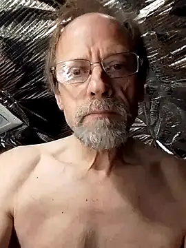 Snapshot of Quebec46 chatting on December 17, 2025, 4:24 pm Quebec46 online show from December 17, 2025, 4:24 pm