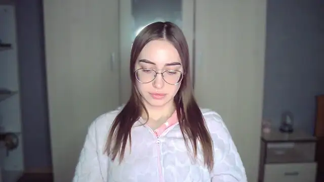 Snapshot of EllaWalker__ chatting on December 15, 2025, 1:04 pm EllaWalker online show from December 15, 2025, 1:04 pm