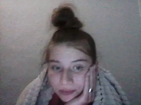 Snapshot of Karina-18 chatting on December 14, 2025, 10:47 pm Karina-18 online show from December 14, 2025, 10:47 pm