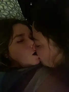 R-OMINALAPELIGROSA21 online show from December 22, 2025, 5:21 pm